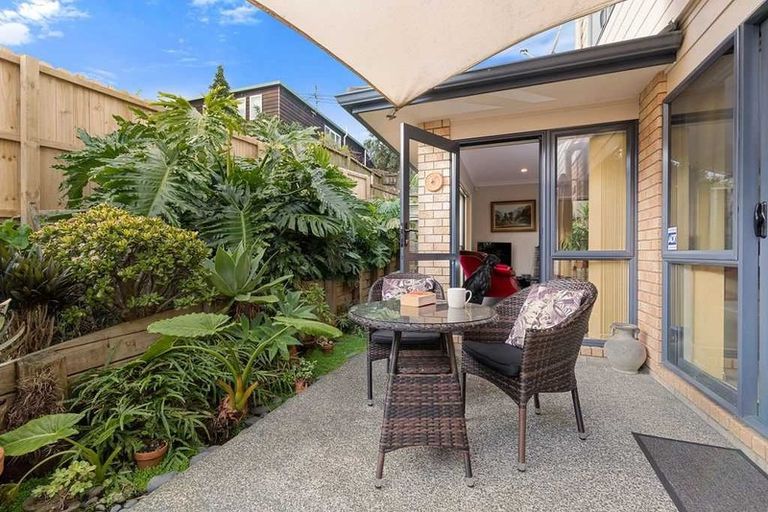 Photo of property in 9a Bond Crescent, Forrest Hill, Auckland, 0620