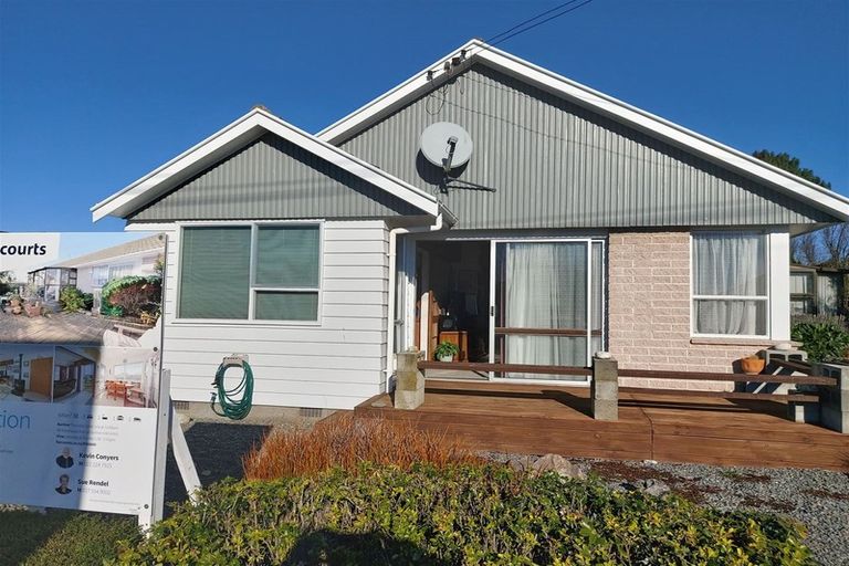 Photo of property in 84 Farquhars Road, Redwood, Christchurch, 8051