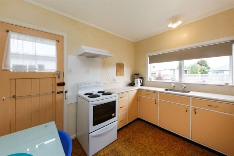 Photo of property in 35 Mcgiffert Street, Palmerston North, 4410