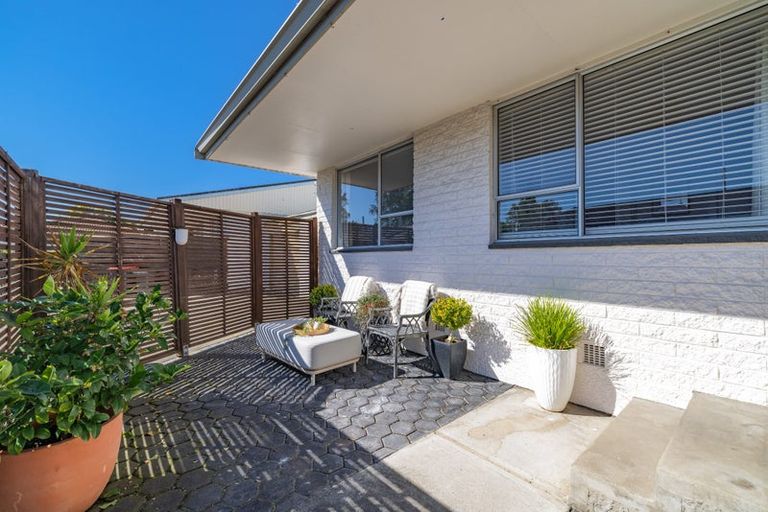 Photo of property in 1/176 Grimseys Road, Redwood, Christchurch, 8051