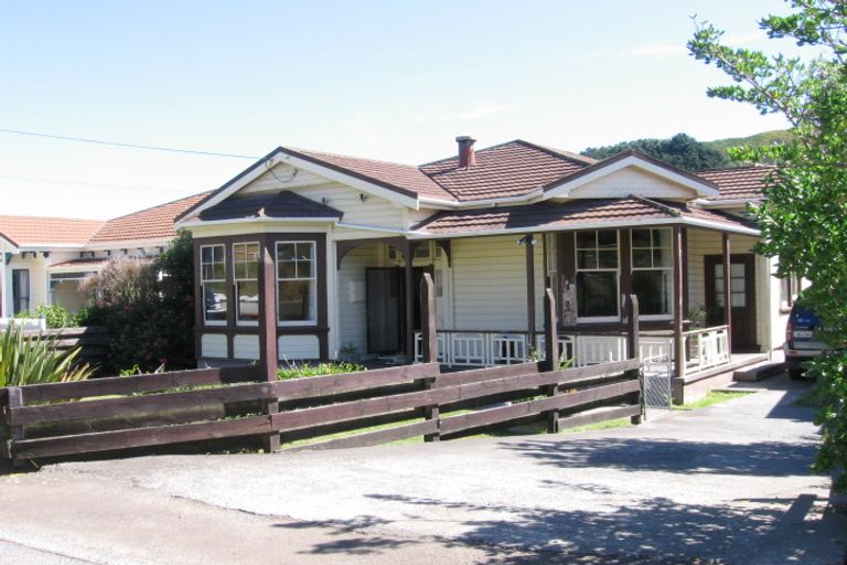 Photo of property in 120 Clyde Street, Island Bay, Wellington, 6023