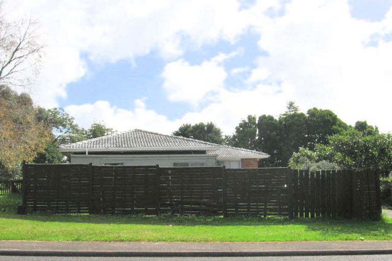 Photo of property in 5 Solar Road, Glen Eden, Auckland, 0602