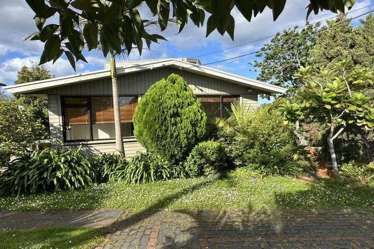 Photo of property in 557 East Coast Road, Browns Bay, Auckland, 0630