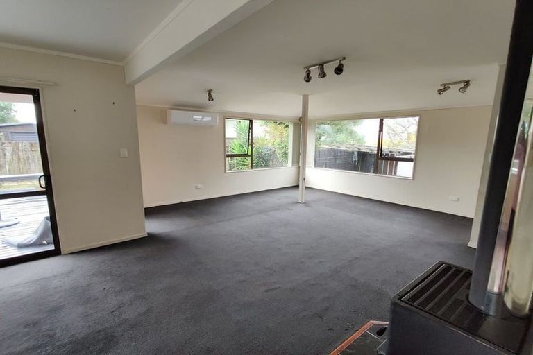 Photo of property in 1/106 Waimumu Road, Massey, Auckland, 0614