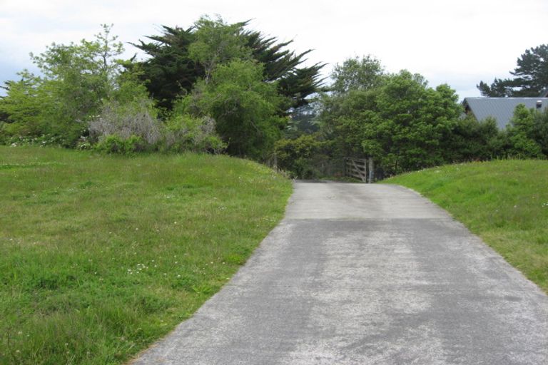 Photo of property in 1135 Whangaparaoa Road, Tindalls Beach, Whangaparaoa, 0930