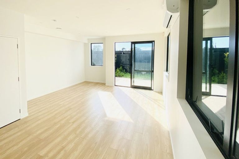 Photo of property in 1/32b Westgate Drive, Massey, Auckland, 0614