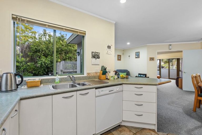 Photo of property in 50 Bronzewing Terrace, Unsworth Heights, Auckland, 0632