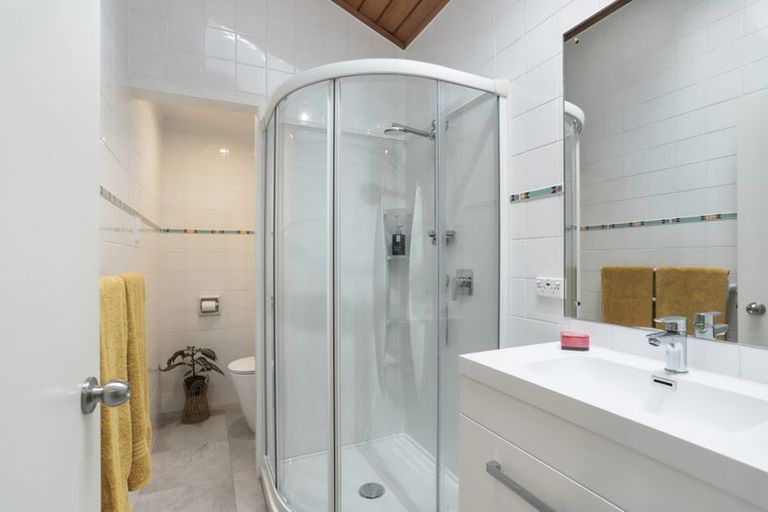 Photo of property in 19 Cascade Avenue, Waiatarua, Auckland, 0604