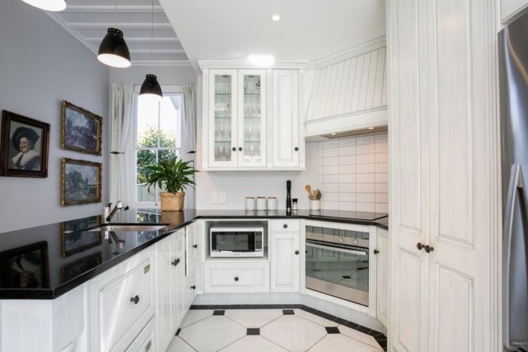 Photo of property in 11 Colenso Avenue, Hospital Hill, Napier, 4110