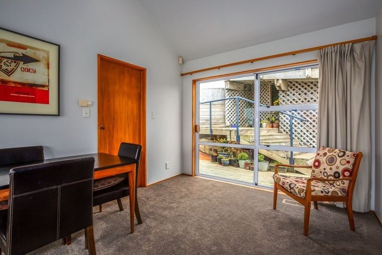Photo of property in 37 Kahu Road, Paremata, Porirua, 5024