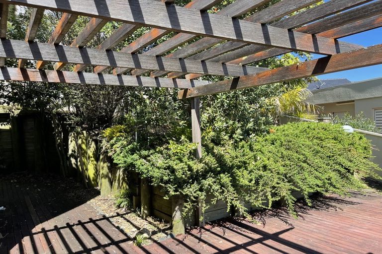 Photo of property in 45 Tenbless Court, Unsworth Heights, Auckland, 0632