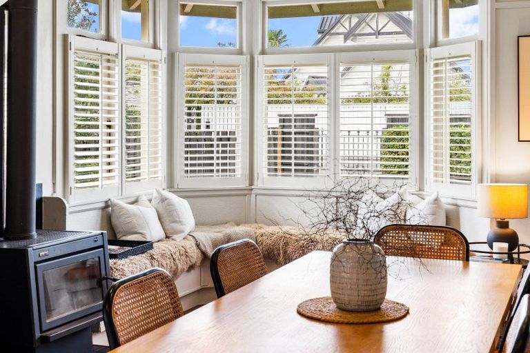 Photo of property in 45 Napier Terrace, Hospital Hill, Napier, 4110