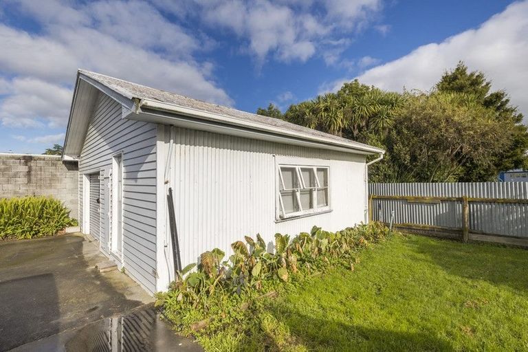 Photo of property in 77 Savage Crescent, West End, Palmerston North, 4412
