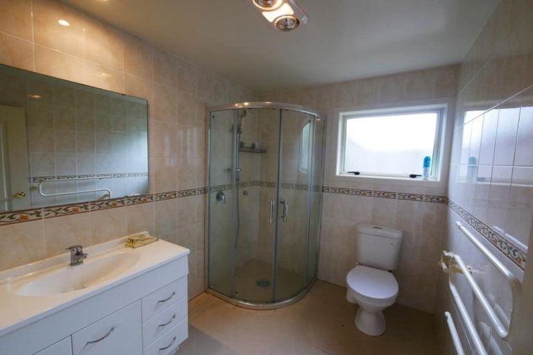 Photo of property in 28 Phoenicia Court, The Gardens, Auckland, 2105