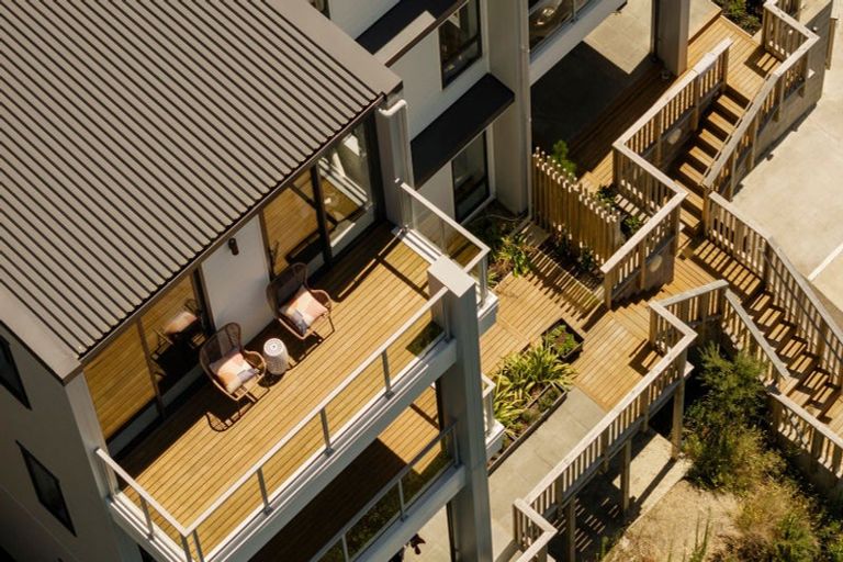 Photo of property in 6/69 Tiketike Way, Brooklyn, Wellington, 6021