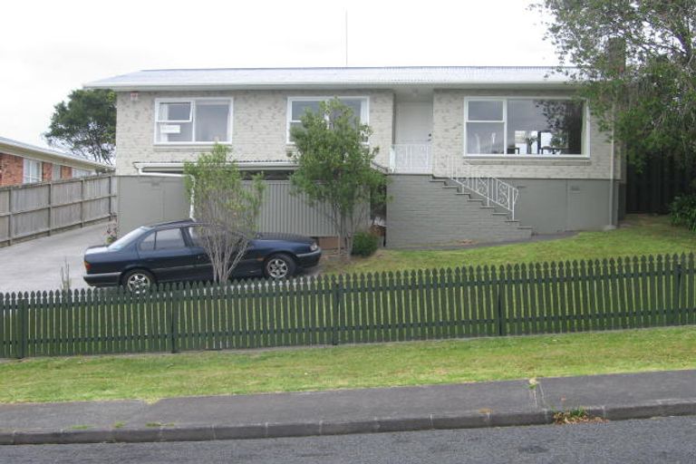 Photo of property in 2/12 Ramillies Place, Glenfield, Auckland, 0629