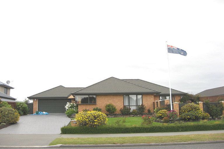 Photo of property in 8 Radiata Avenue, Parklands, Christchurch, 8083