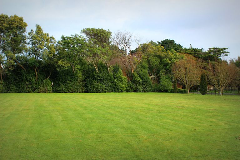 Photo of property in 64 Richmond Road, Carterton, 5713