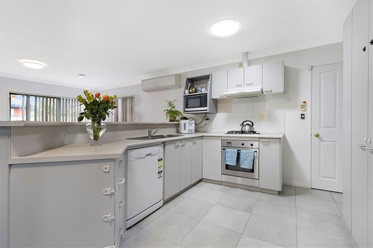 Photo of property in 25 Martin Jugum Lane, Ranui, Auckland, 0612