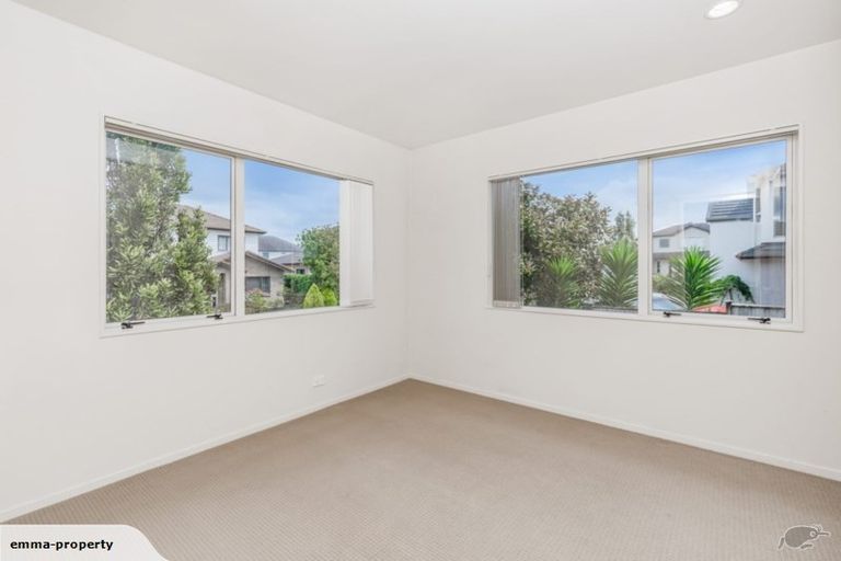 Photo of property in 22 Terrasini Drive, Flat Bush, Auckland, 2019