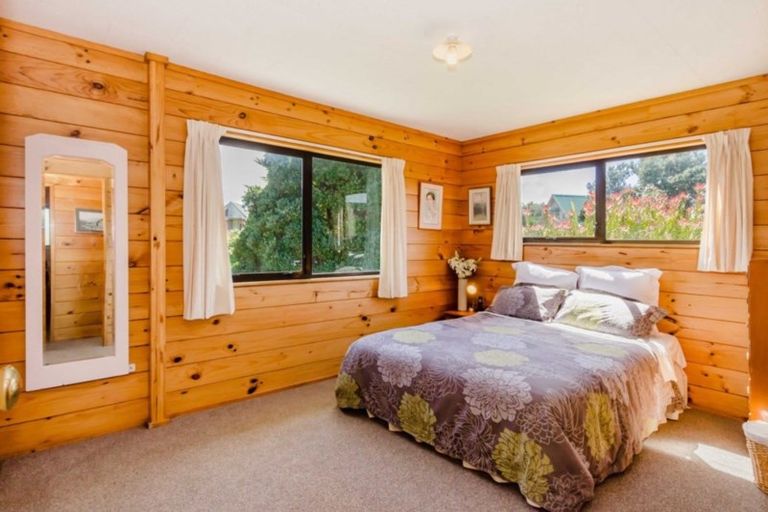 Photo of property in 6 Oratia Street, Waikanae Beach, Waikanae, 5036