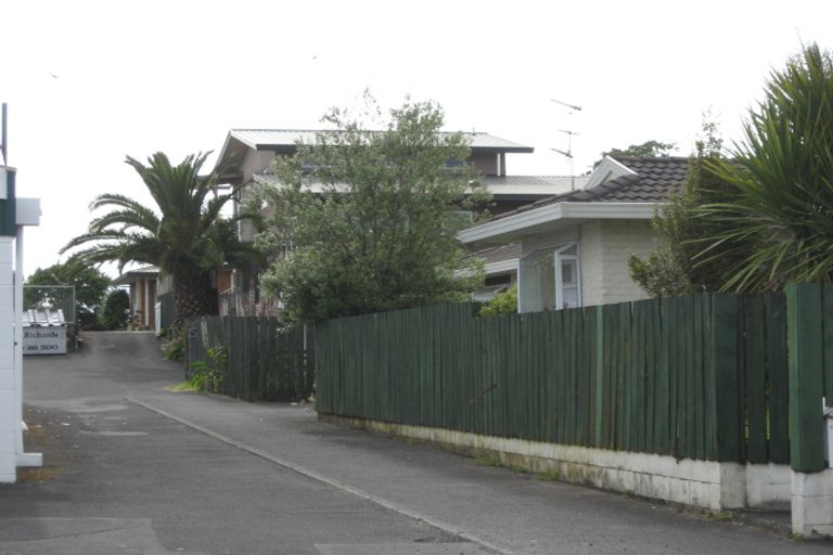Photo of property in 9d Edinburgh Street, Pukekohe, 2120