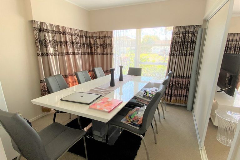 Photo of property in 49 Tupaki Place, Pakuranga Heights, Auckland, 2010