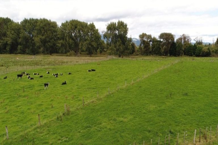 Photo of property in 187 Muhunoa Road West, Ohau, Levin, 5570