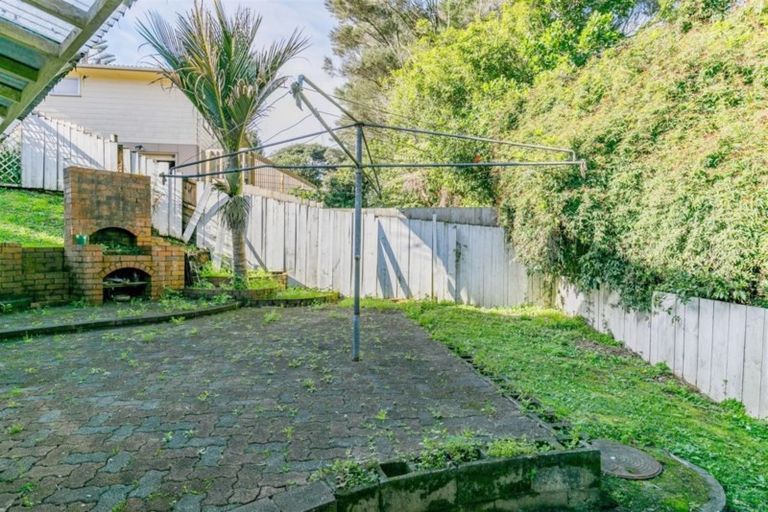 Photo of property in 66 Easton Park Parade, Glenfield, Auckland, 0629