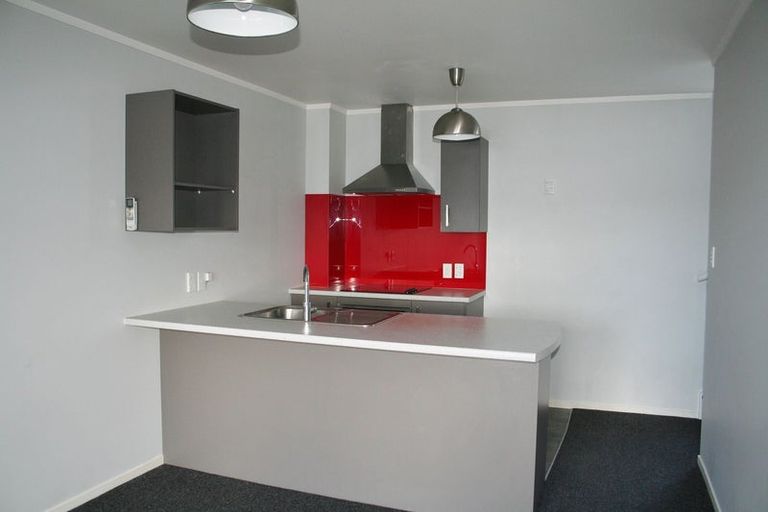 Photo of property in 16a Woodall Place, Totara Vale, Auckland, 0627