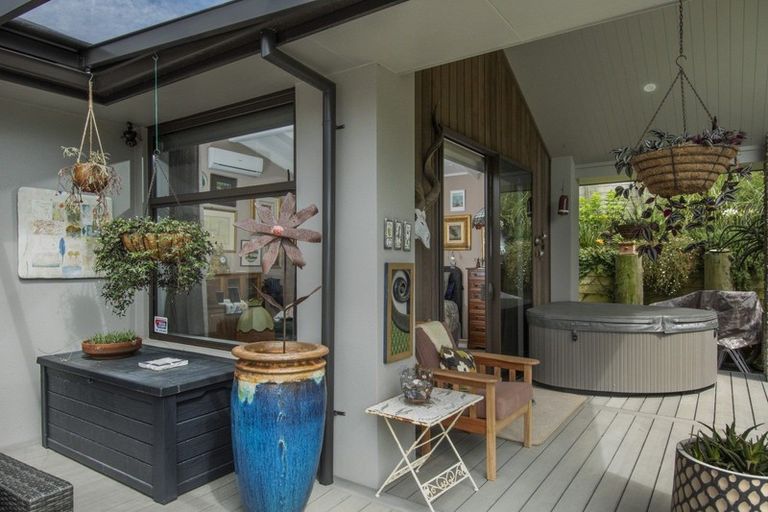 Photo of property in 49 Lakeside Terrace, Omokoroa, 3114