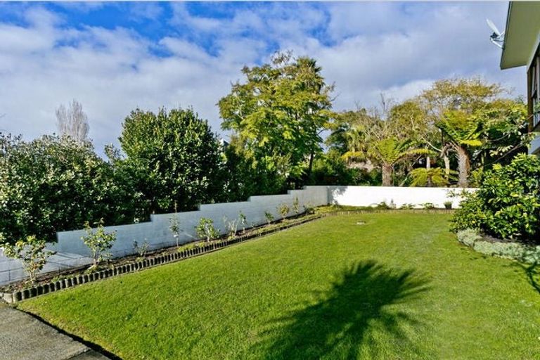 Photo of property in 1/108 Ocean View Road, Northcote, Auckland, 0627