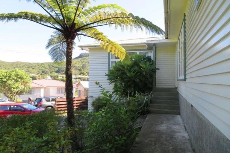 Photo of property in 12 Tui Terrace, Tawa, Wellington, 5028