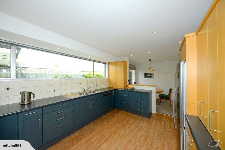 Photo of property in 45 Crofton Road, Harewood, Christchurch, 8051