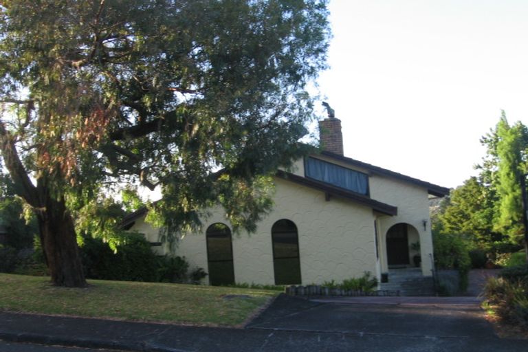 Photo of property in 6 Busbridge Place, Hillcrest, Auckland, 0627