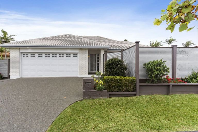 Photo of property in 6 Corta Bella Place, Golflands, Auckland, 2013
