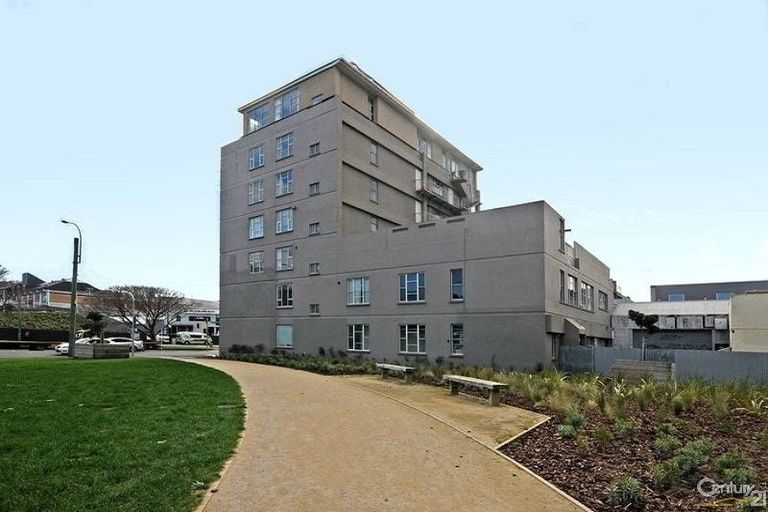 Photo of property in Construction House, 52/80 Kent Terrace, Mount Victoria, Wellington, 6011