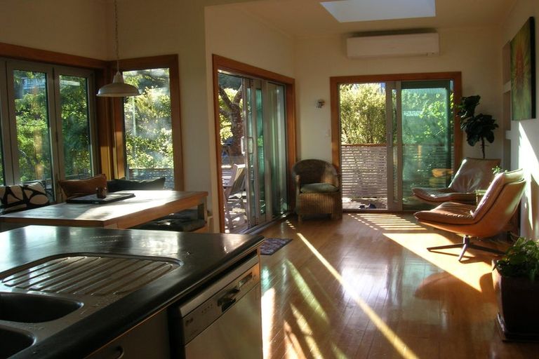 Photo of property in 5 Kaitawa Road, York Bay, Lower Hutt, 5013