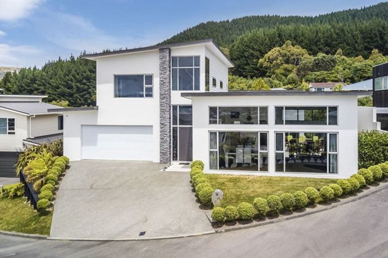 Photo of property in 5 Linacre Way, Tawa, Wellington, 5028