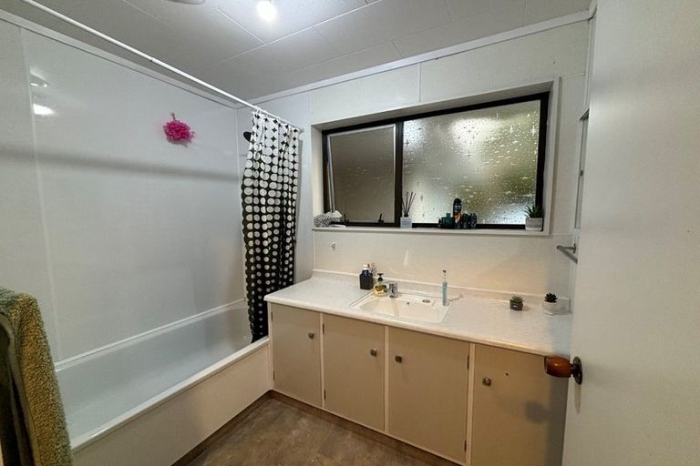 Photo of property in 208 Te Moana Road, Waikanae, 5036