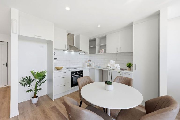 Photo of property in 25 Tuuhura Road, Pukekohe, 2120