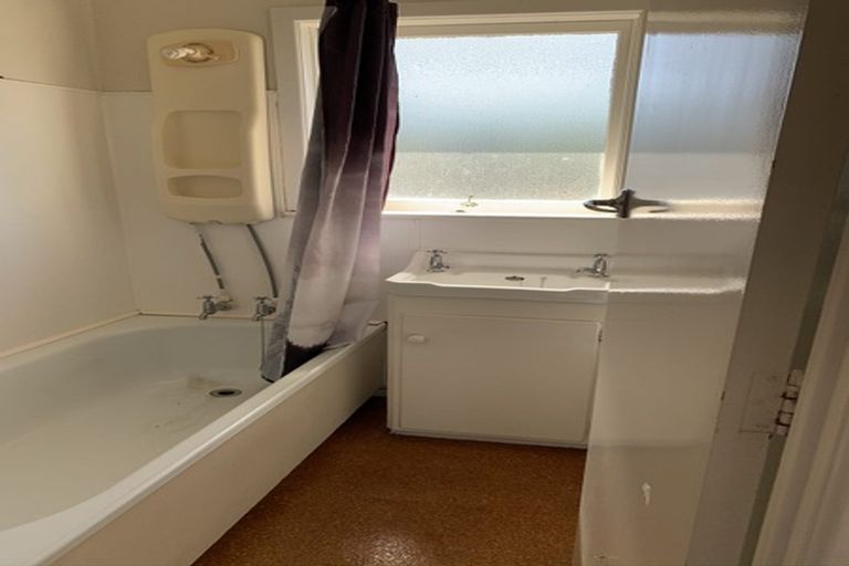 Photo of property in 2/44 Lake Road, Narrow Neck, Auckland, 0624