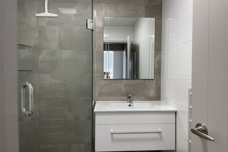 Photo of property in 1 Deanna Drive, West Harbour, Auckland, 0618