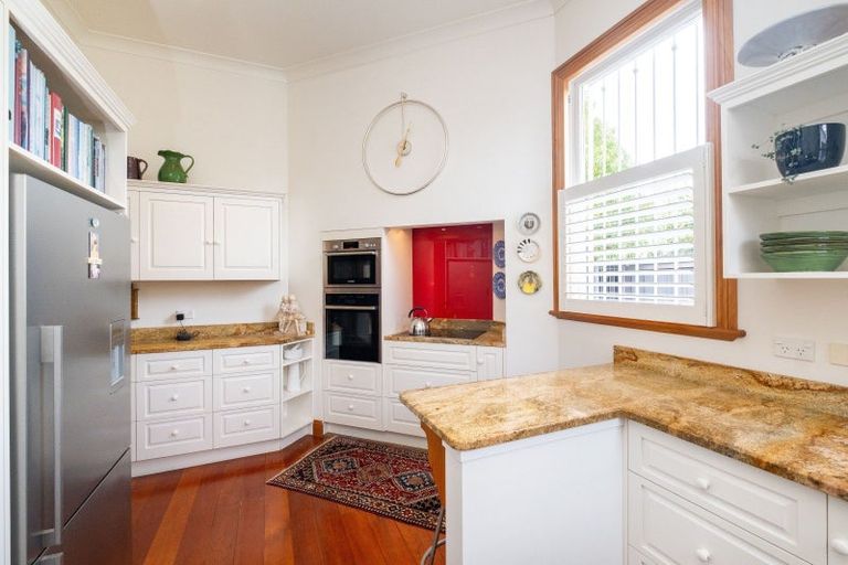 Photo of property in 29 Cameron Road, Bluff Hill, Napier, 4110