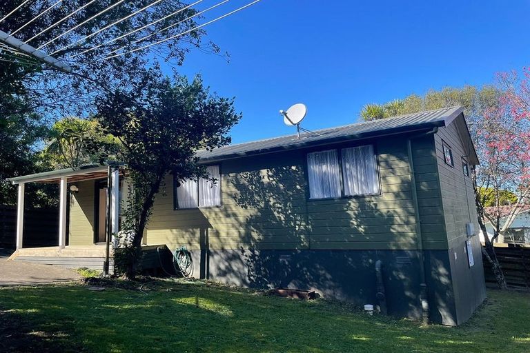 Photo of property in 4 Moxham Grove, Massey, Auckland, 0614