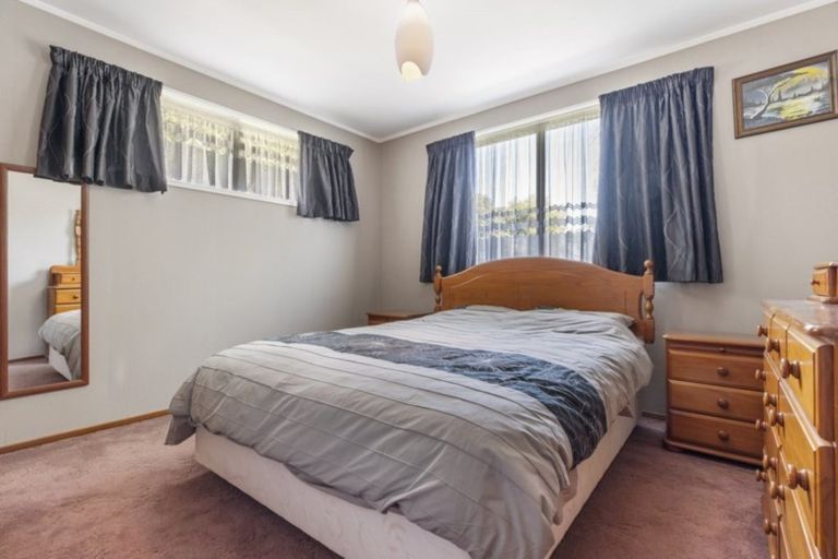 Photo of property in 25 Lipton Grove, Opaheke, Papakura, 2113