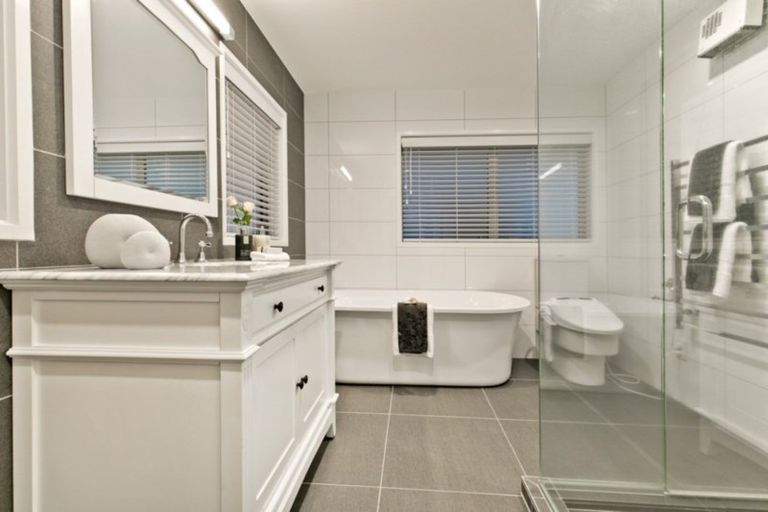 Photo of property in 1/2 Ocean View Road, Milford, Auckland, 0620