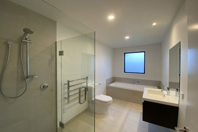 Photo of property in 64 Howden Drive, Jacks Point, 9371