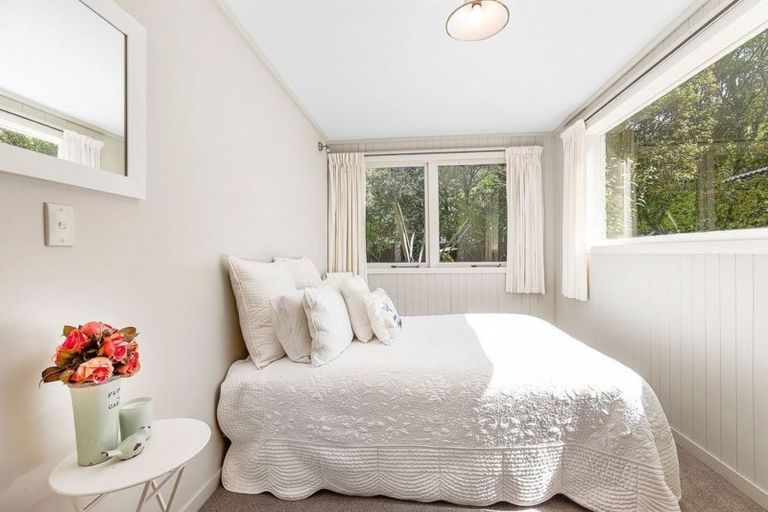 Photo of property in 5 Newnham Court, Tawa, Wellington, 5028