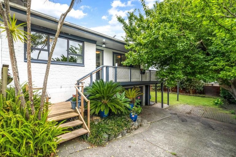Photo of property in 58b Mirrabooka Avenue, Botany Downs, Auckland, 2010